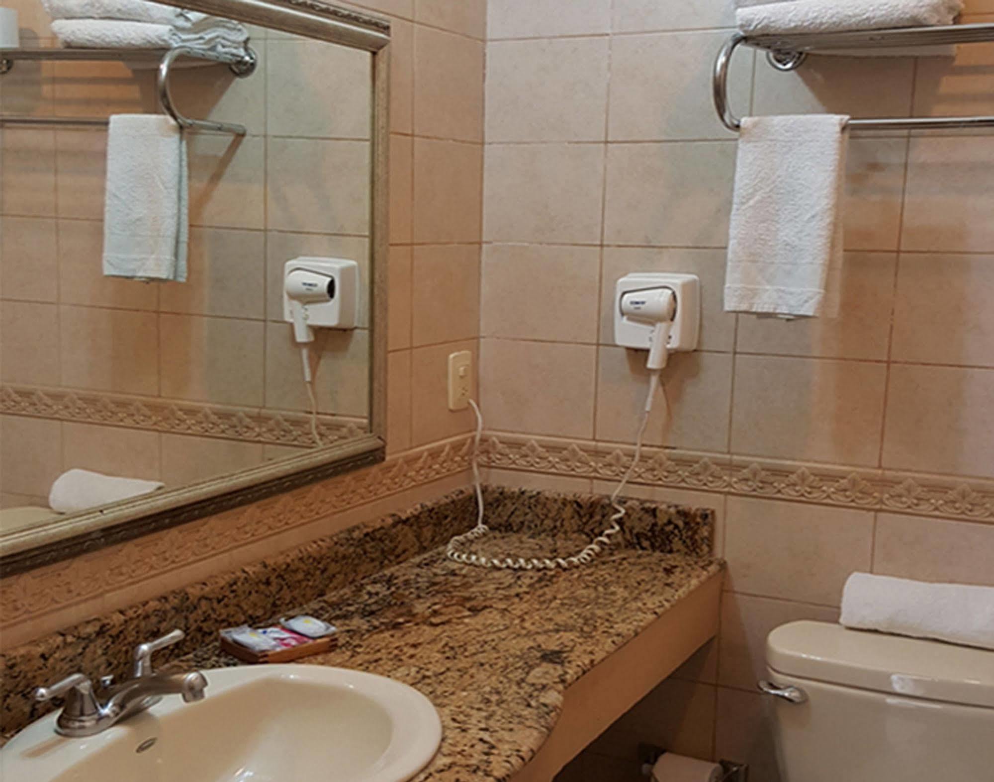 Hotel Plaza Maria Catacamas Buitenkant foto