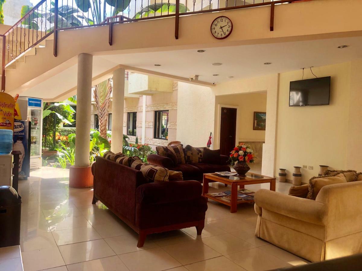 Hotel Plaza Maria Catacamas Buitenkant foto